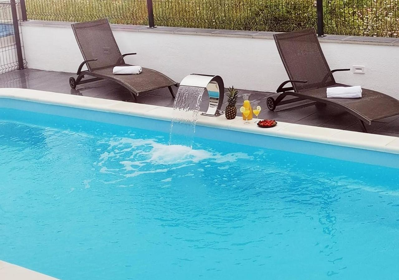 Apartment With Heated Pool And Sea View Трогир Экстерьер фото