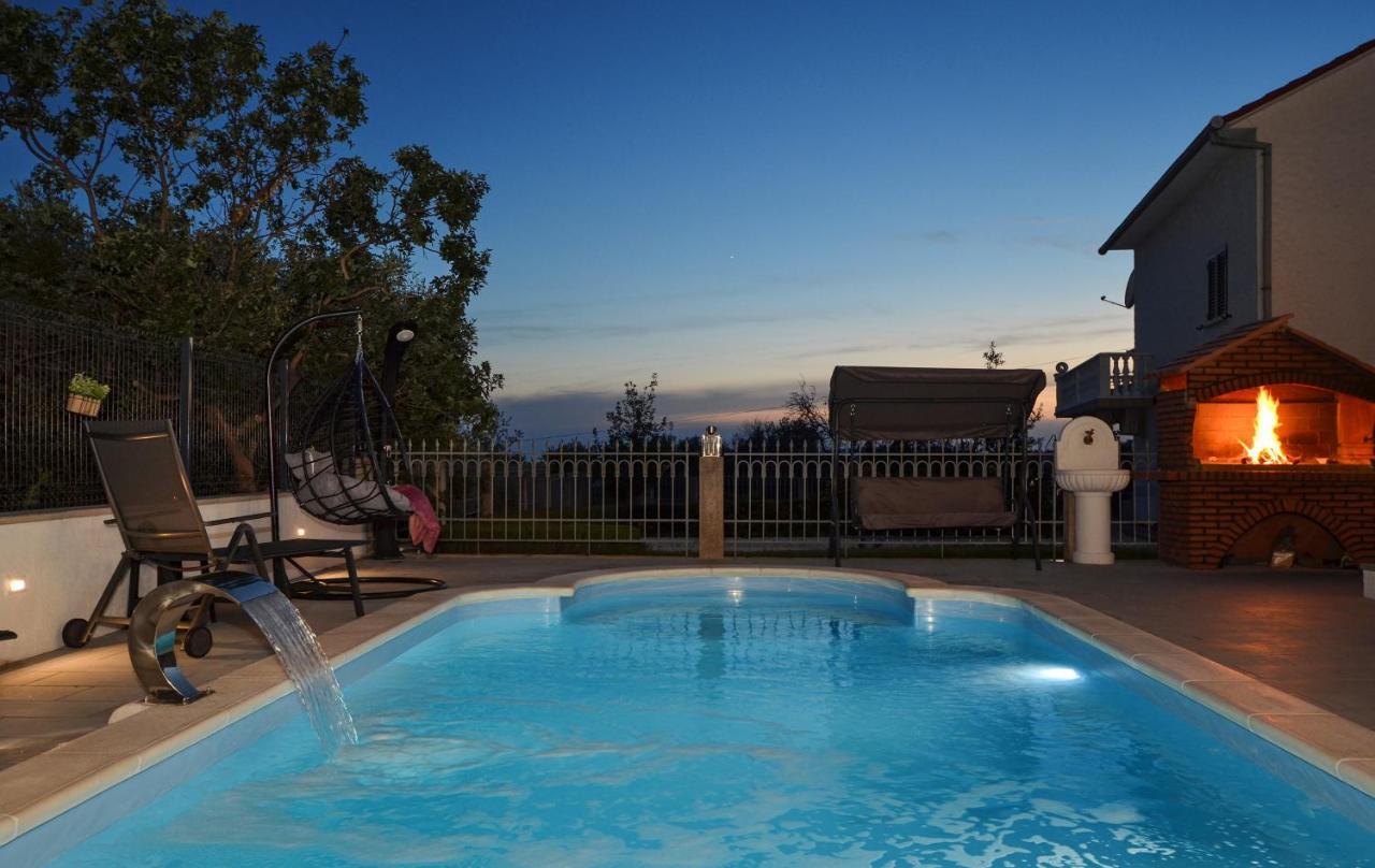Apartment With Heated Pool And Sea View Трогир Экстерьер фото