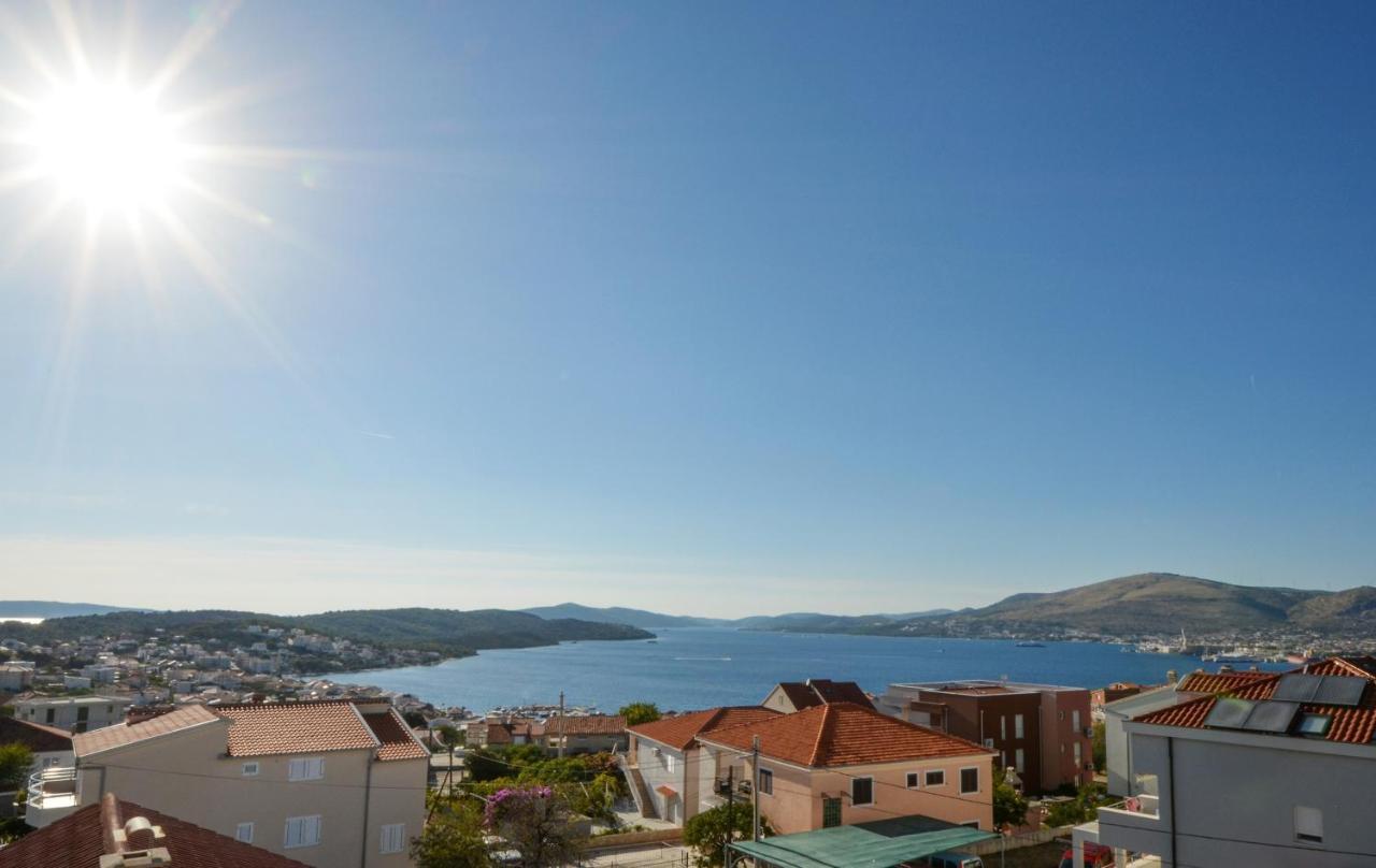 Apartment With Heated Pool And Sea View Трогир Экстерьер фото