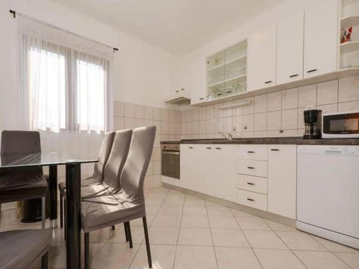 Apartment With Heated Pool And Sea View Трогир Экстерьер фото