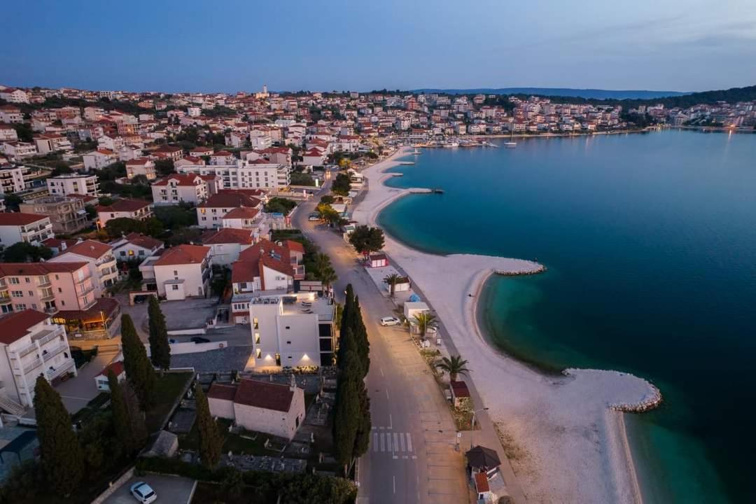 Apartment With Heated Pool And Sea View Трогир Экстерьер фото